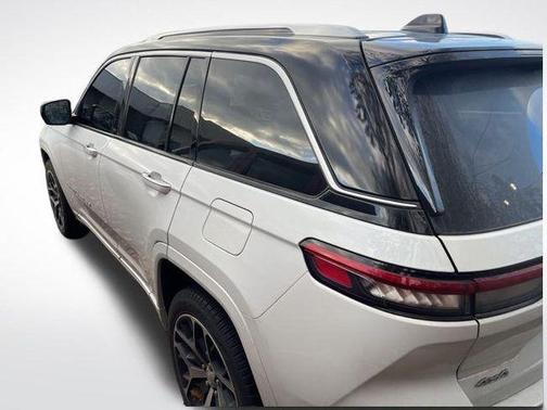 2022 Jeep Grand Cherokee Summit