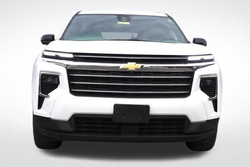 Summit White 2024 Chevrolet Traverse LT