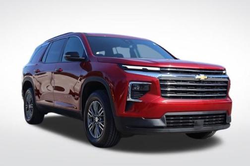 Radiant Red Tintcoat 2025 Chevrolet Traverse LT