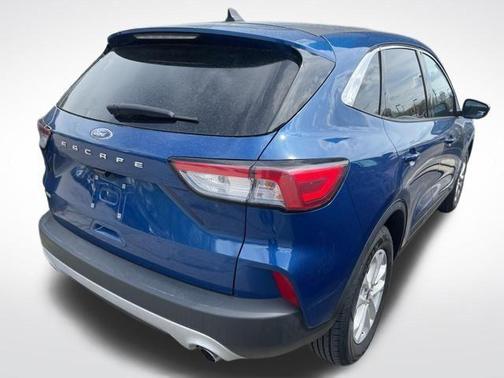 Atlas Blue Metallic 2022 Ford Escape SE