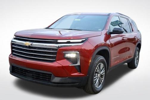 Radiant Red Tintcoat 2025 Chevrolet Traverse LT