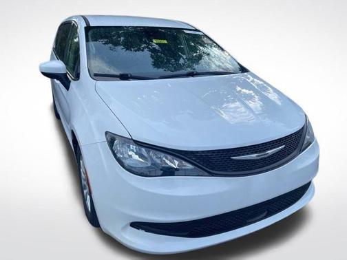 Bright White Clearcoat 2023 Chrysler Voyager LX
