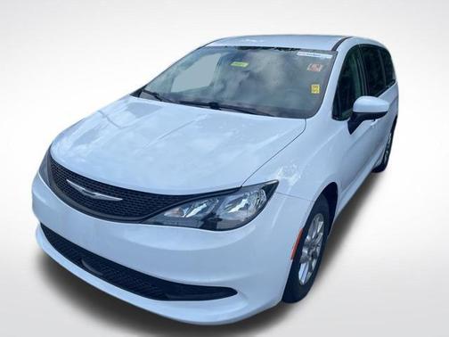 Bright White Clearcoat 2023 Chrysler Voyager LX