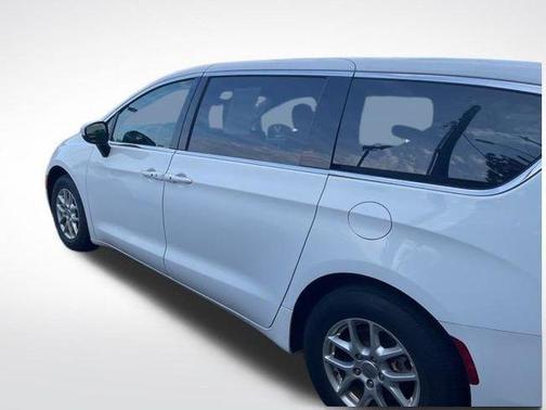 Bright White Clearcoat 2023 Chrysler Voyager LX