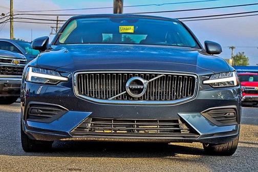 2019 Volvo S60 T6 Momentum