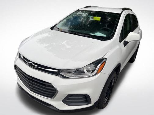 Summit White 2022 Chevrolet Trax LT