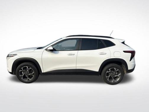 Summit White 2025 Chevrolet Trax LT