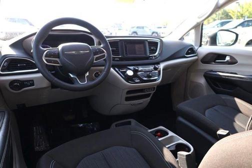 Velvet Red Pearlcoat 2023 Chrysler Voyager LX