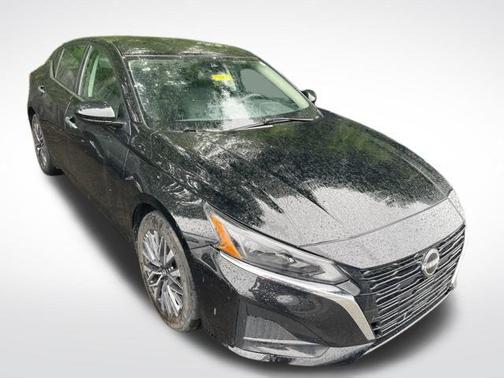Super Black Clearcoat 2025 Nissan Altima 2.5 SV