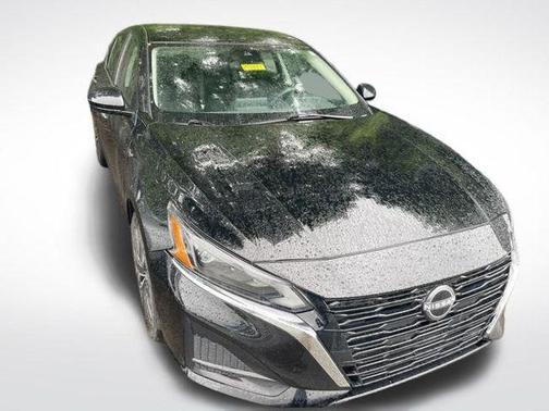 Super Black Clearcoat 2025 Nissan Altima 2.5 SV