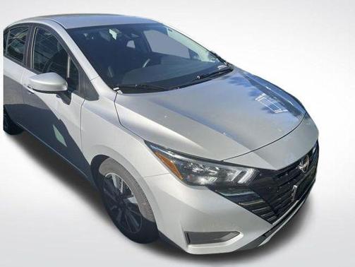 Brilliant Silver Metallic 2025 Nissan Versa 1.6 SV