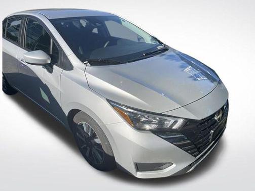 Brilliant Silver Metallic 2025 Nissan Versa 1.6 SV