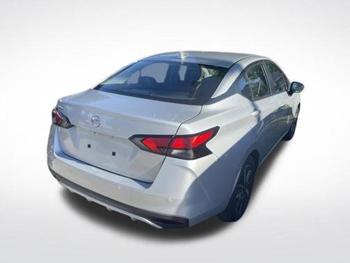 Brilliant Silver Metallic 2025 Nissan Versa 1.6 SV