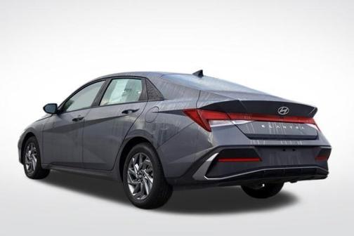 Ecotronic Gray 2024 Hyundai ELANTRA SEL