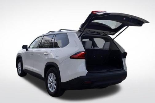 Cream 2024 Toyota Grand Highlander XLE