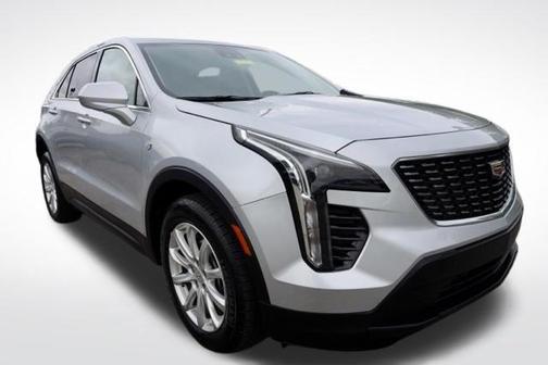 Radiant Silver Metallic 2021 Cadillac XT4 Luxury