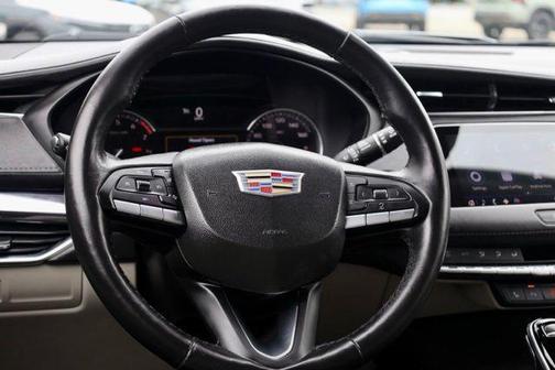 Radiant Silver Metallic 2021 Cadillac XT4 Luxury