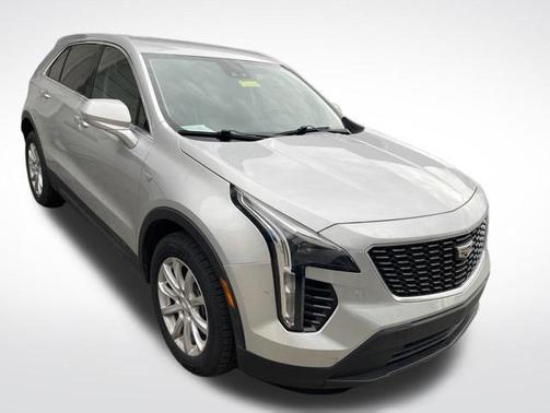 Radiant Silver Metallic 2021 Cadillac XT4 Luxury
