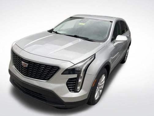 Radiant Silver Metallic 2021 Cadillac XT4 Luxury