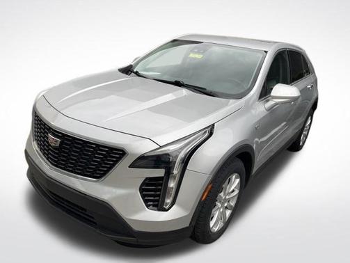 Radiant Silver Metallic 2021 Cadillac XT4 Luxury