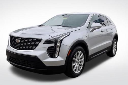 Radiant Silver Metallic 2021 Cadillac XT4 Luxury