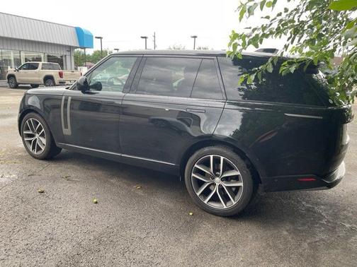 2025 Land Rover Range Rover SE