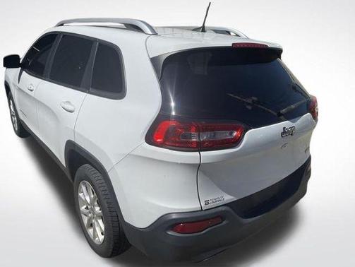 Bright White Clearcoat 2018 Jeep Cherokee Latitude Plus