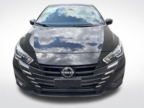 Super Black 2024 Nissan Versa 1.6 S