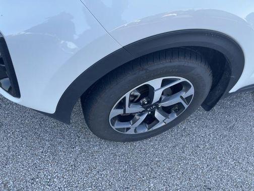 Clear White 2021 Kia Sportage LX
