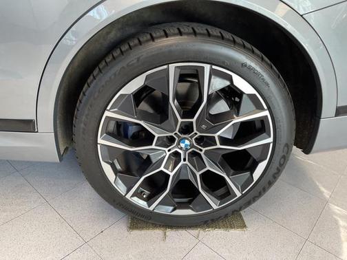 2024 BMW X7 M60i