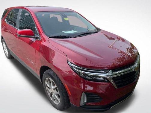 Radiant Red Tintcoat 2023 Chevrolet Equinox 1LT