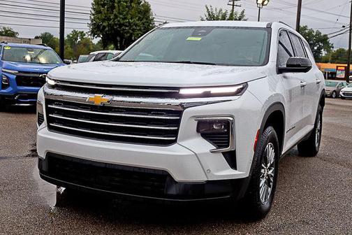 2024 Chevrolet Traverse LT