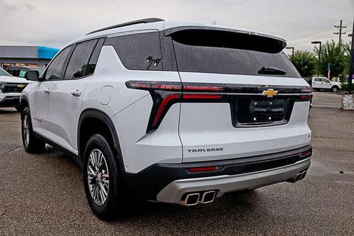 2024 Chevrolet Traverse LT
