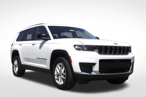 Bright White Clearcoat 2023 Jeep Grand Cherokee L Laredo