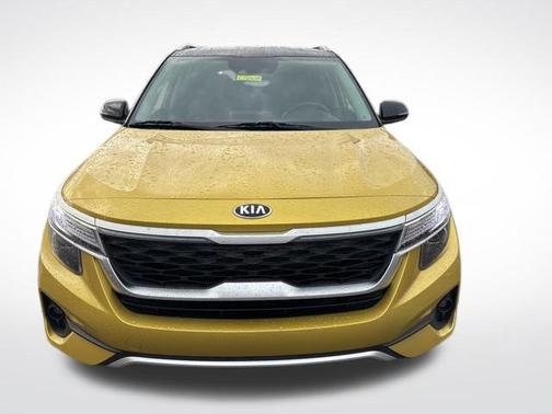 Starbright Yellow/Black Roof 2021 Kia Seltos S
