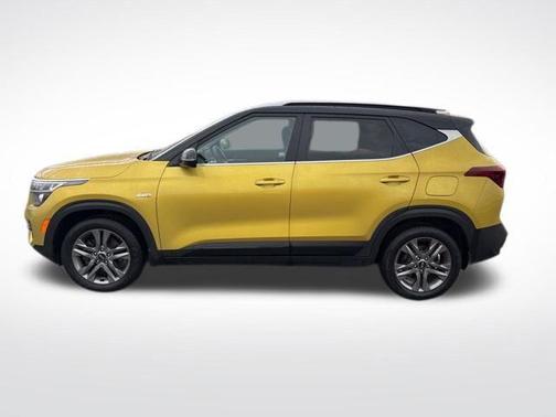 Starbright Yellow/Black Roof 2021 Kia Seltos S