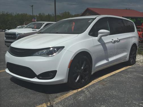 2020 Chrysler Pacifica Touring