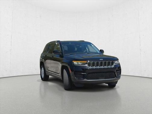 2023 Jeep Grand Cherokee Laredo 4x4