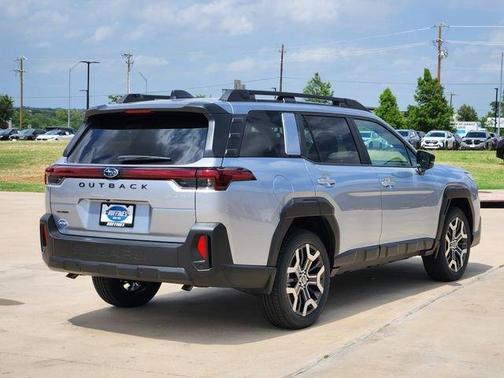 Ice Silver Metallic 2026 Subaru Outback Touring XT