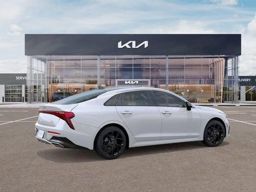 Snow White Pearl 2026 Kia K5 GT-Line