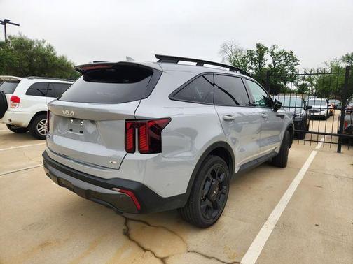 Wolf Gray 2024 Kia Sorento SX