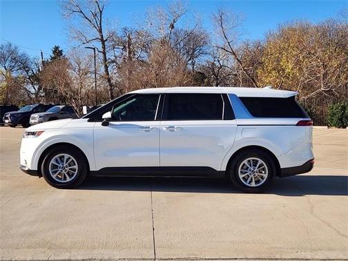 2023 Kia Carnival LX