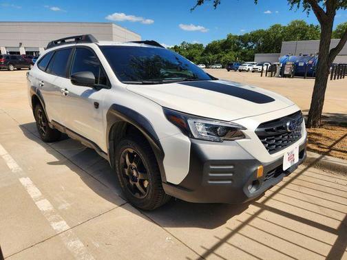 Crystal White Pearl 2022 Subaru Outback Wilderness