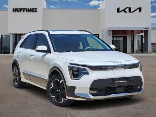 Snow White Pearl 2023 Kia Niro EV Wave