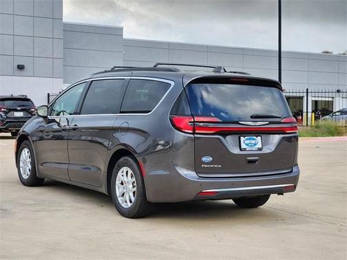 2022 Chrysler Pacifica Touring-L
