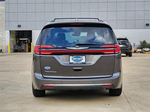 2022 Chrysler Pacifica Touring-L