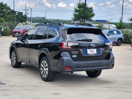 Crystal Black Silica 2023 Subaru Outback Premium