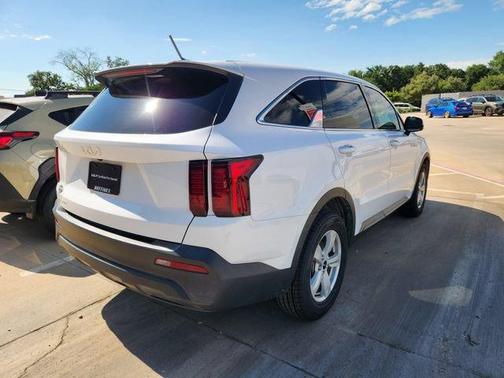 Glacial White Pearl 2023 Kia Sorento LX