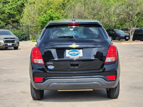 Mosaic Black Metallic 2020 Chevrolet Trax LS