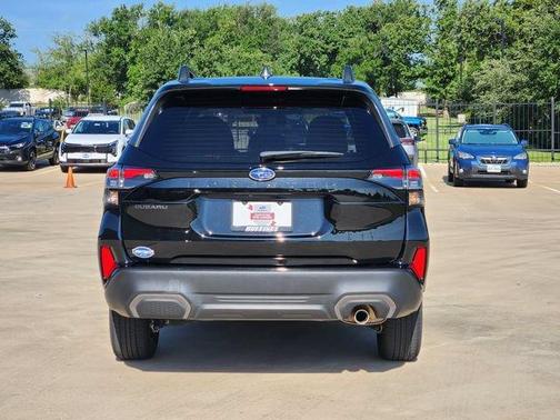 Crystal Black Silica 2025 Subaru Forester Limited
